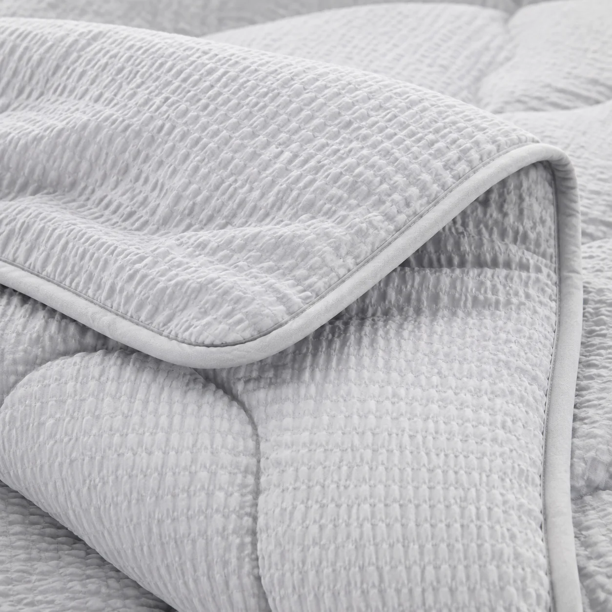 Pebbleloft Seersucker Comforter Set - Image 2