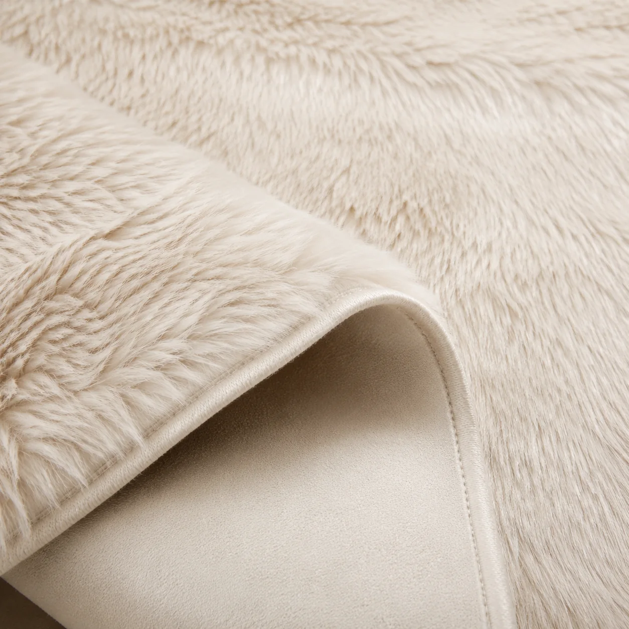 Pebbleloft Faux Fur Bed Runner - Image 2