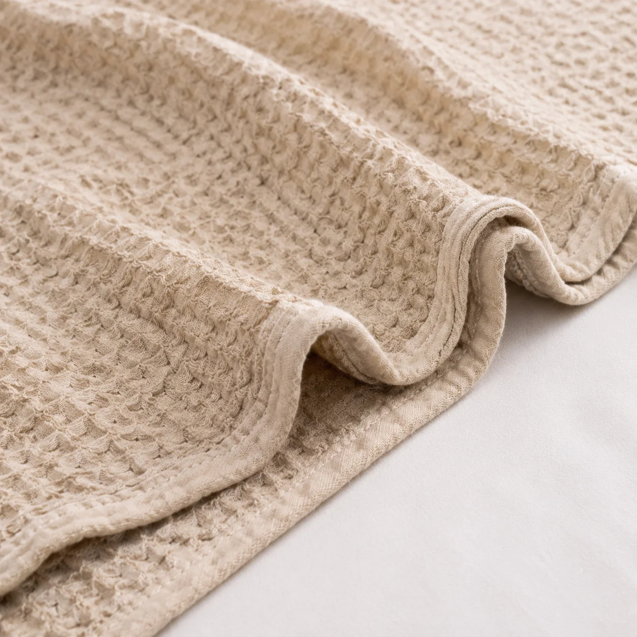 Pebbleloft Lightweight Waffle Throw Blanket - Image 2